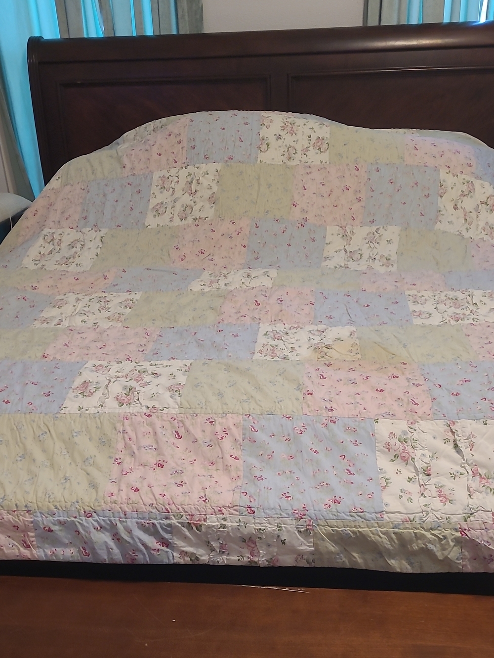 Shabby Chic Floral Patchwork Quilt in Pink, Blue & Cream
